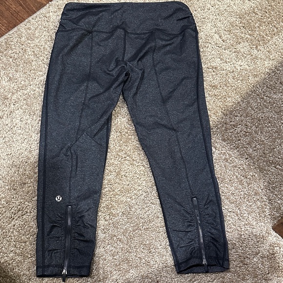 Lululemon capri - Picture 2 of 6